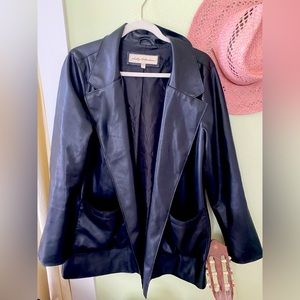 Black Leather Jacket! 🖤🪩